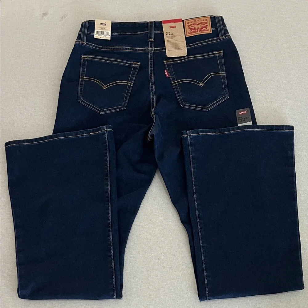 Levi's 726 Jeans Women's flare Leg high rise size 28x32. New. - Picture 7 of 14